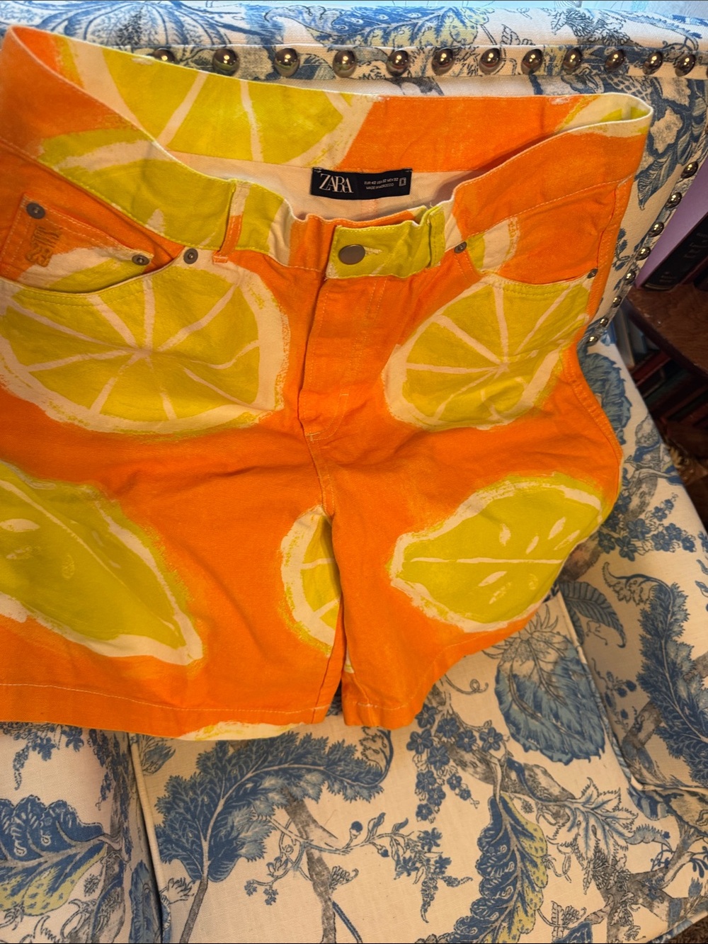 Unisex but Feminine Zara Orange Shorts with Lime Print Seze 32 men or 10-12